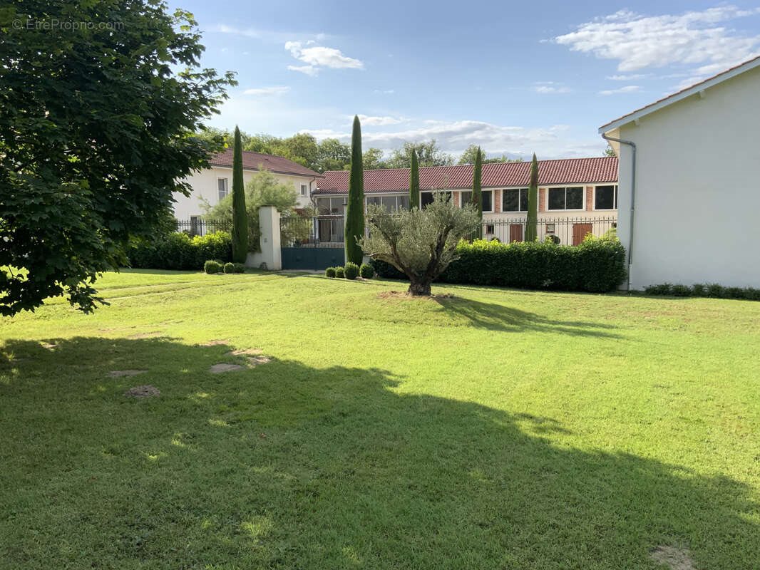 Maison à vendre, 374m², Feurs
