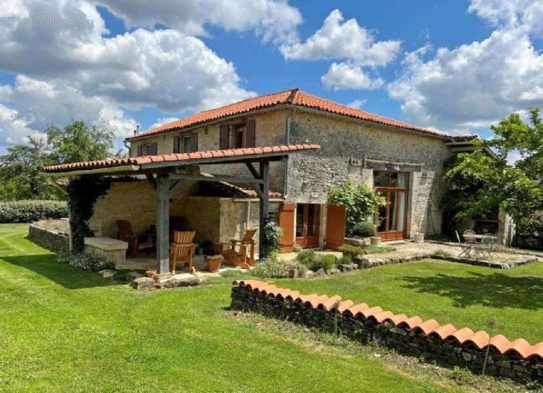 Maison à vendre, 270m², Cellefrouin