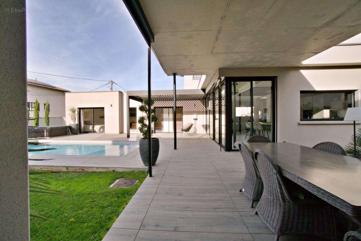 Maison à vendre, 250m², Fareins