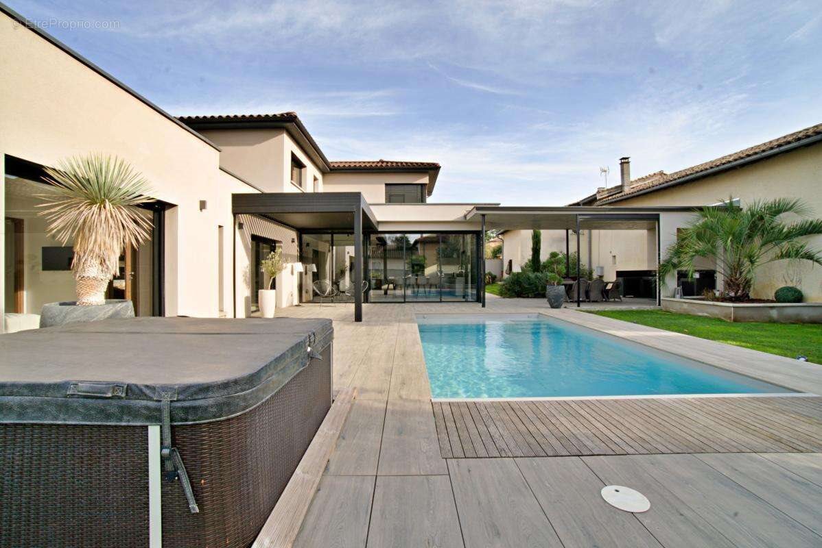 Maison à vendre, 250m², Fareins