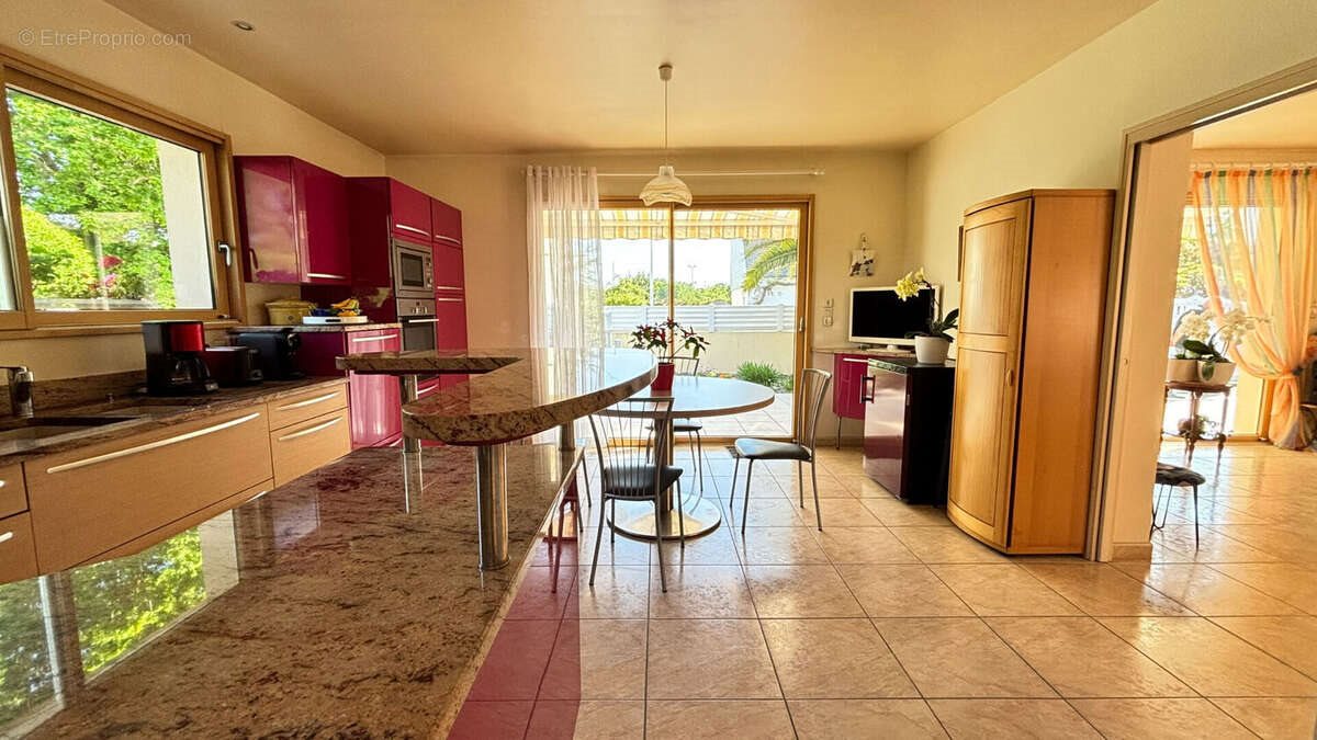 Maison à vendre, 215m², Pont-l'Abbé