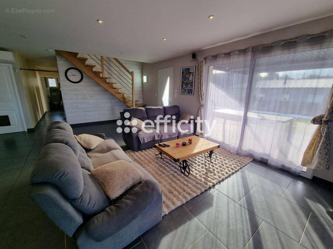 Maison à vendre, 138m², Albaret-Sainte-Marie