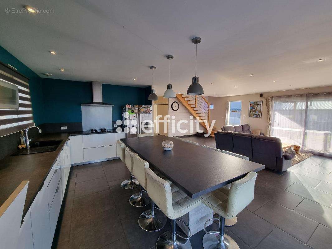 Maison à vendre, 138m², Albaret-Sainte-Marie