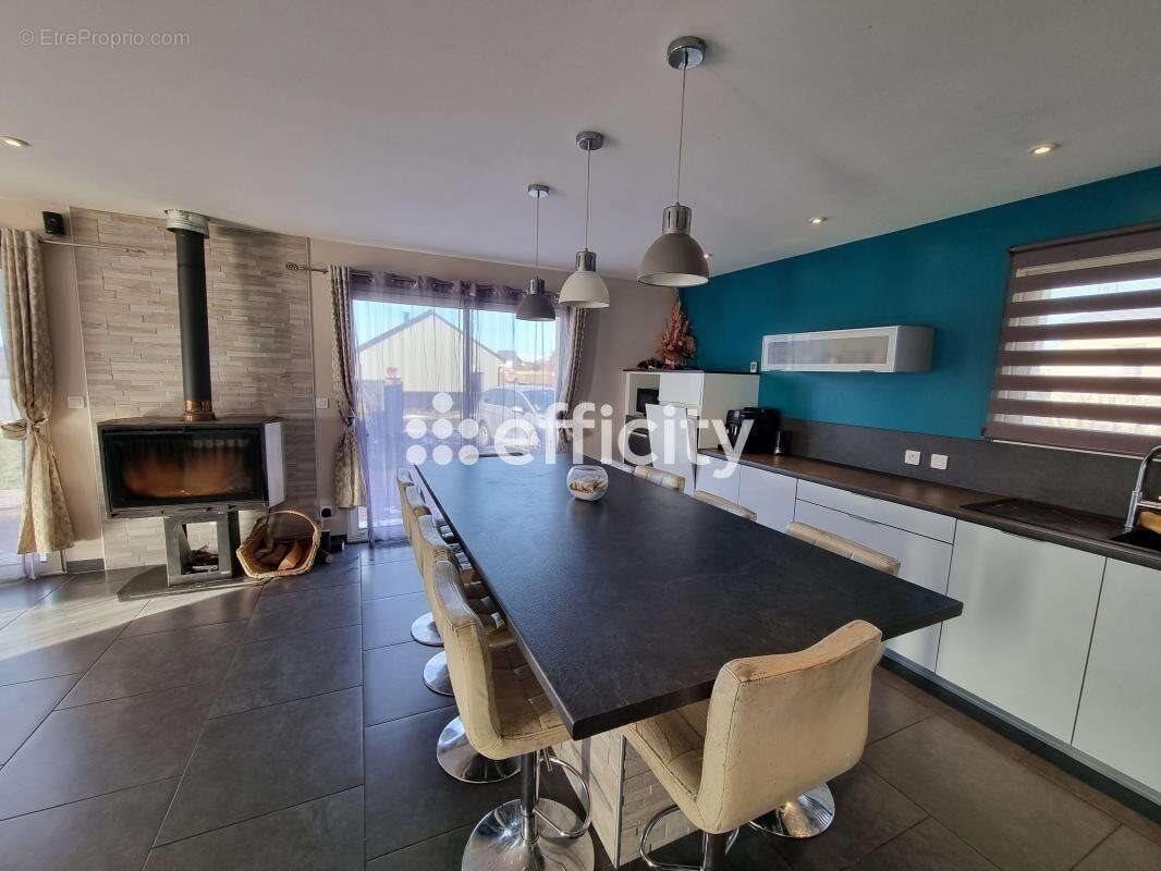 Maison à vendre, 138m², Albaret-Sainte-Marie