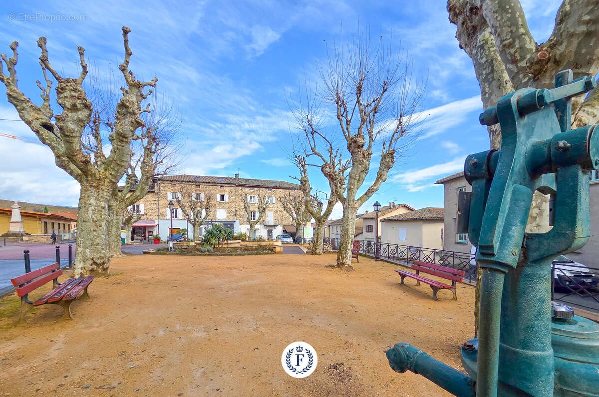 Maison à vendre, 240m², Quincié-en-Beaujolais