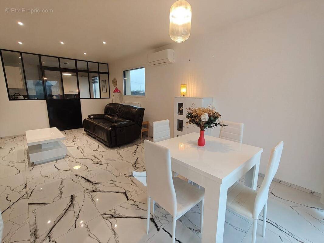 Maison à vendre, 93m², Brécé