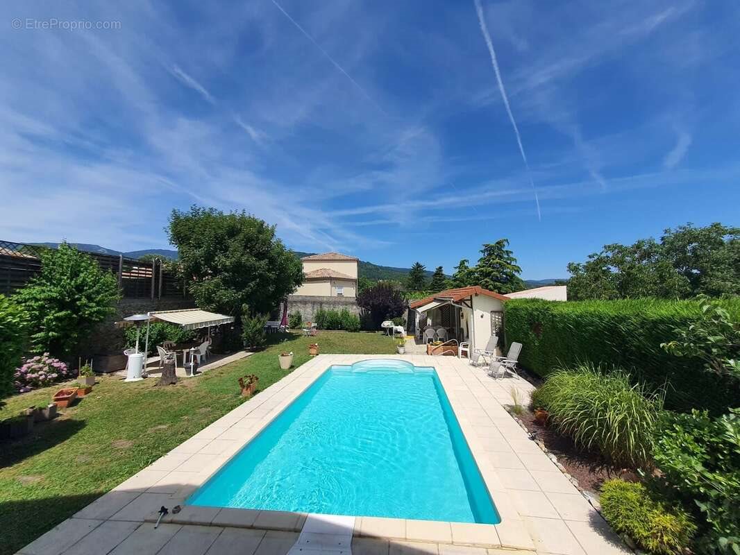 Maison à vendre, 76m², Maclas