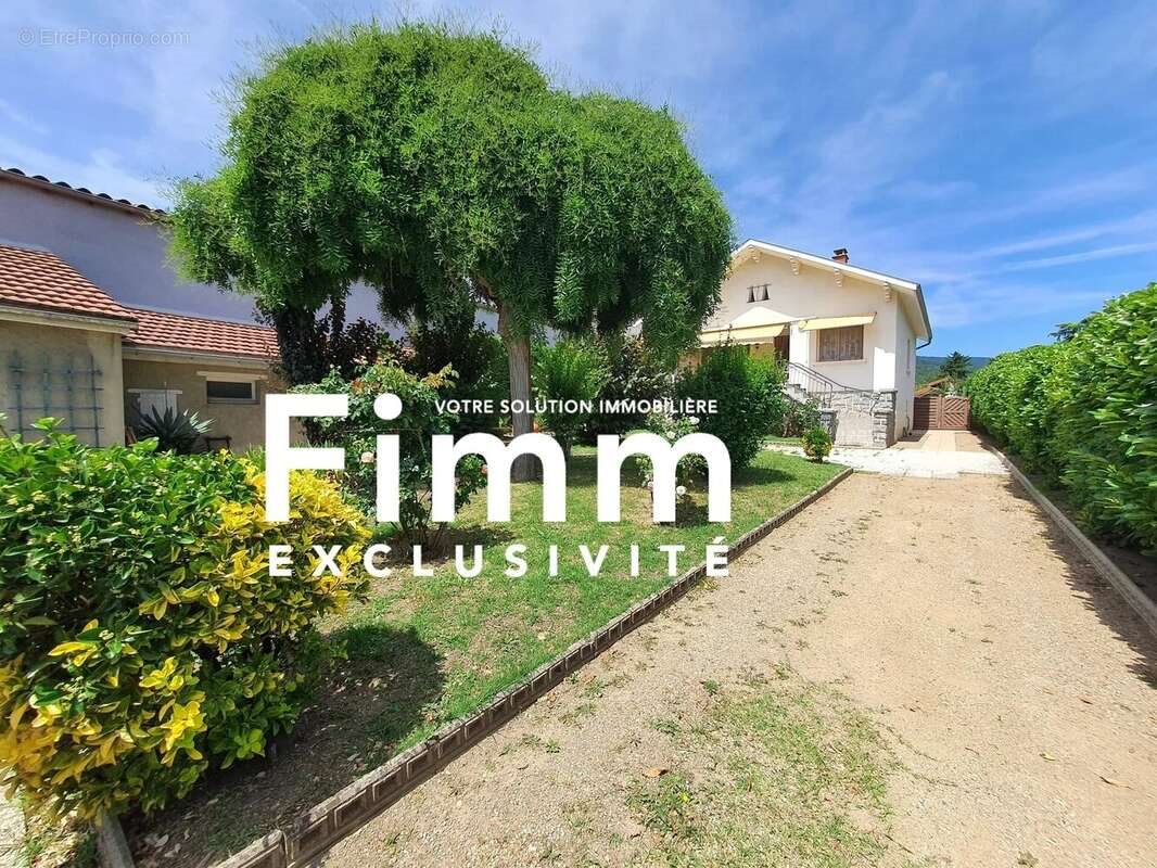 Maison à vendre, 76m², Maclas