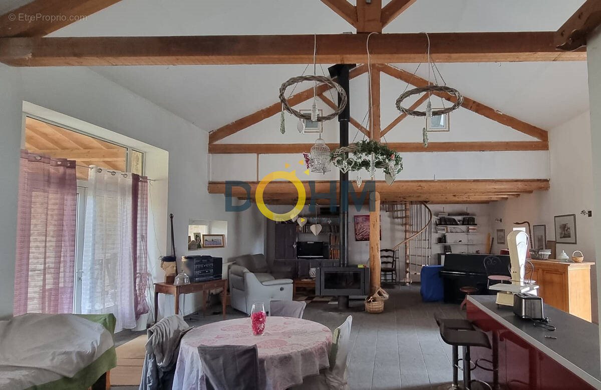 Maison à vendre, 200m², Bellevue-la-Montagne