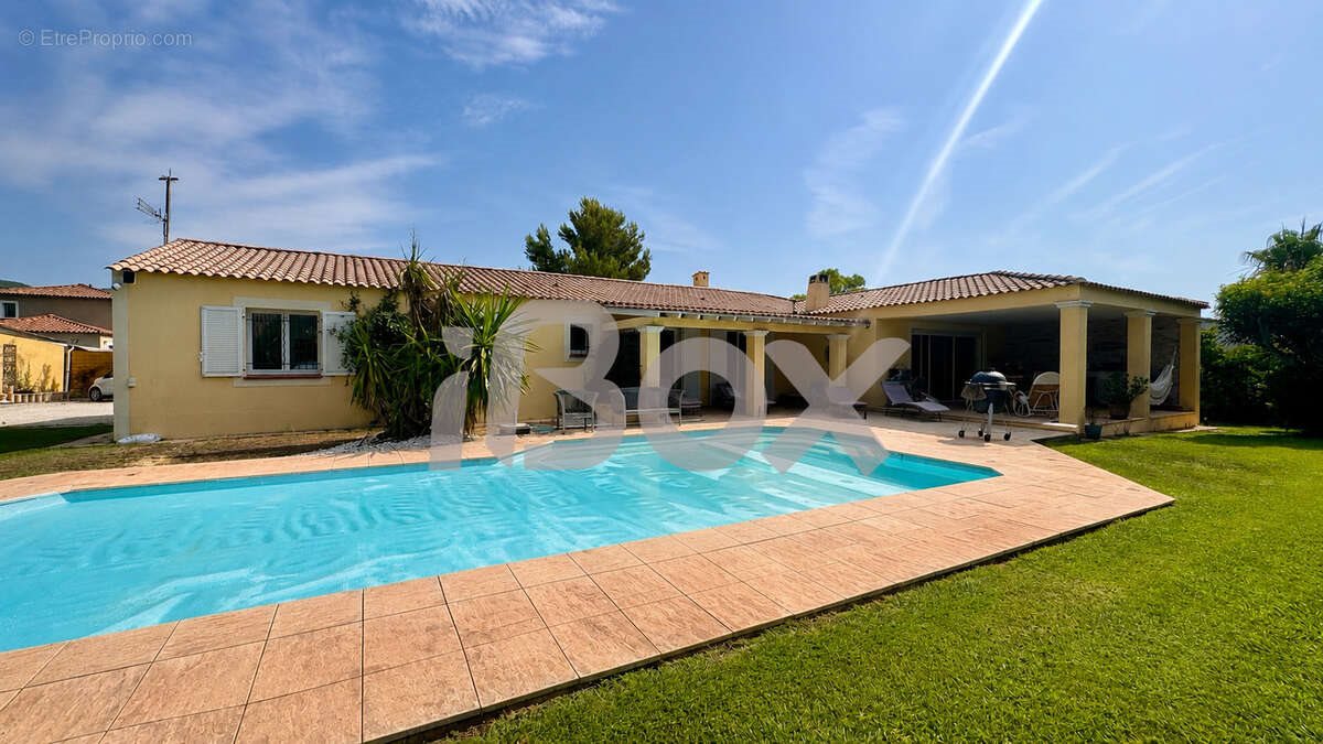 Maison à vendre, 192m², Solliès-Pont