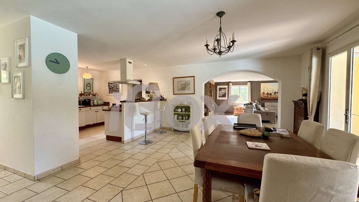 Maison à vendre, 192m², Solliès-Pont