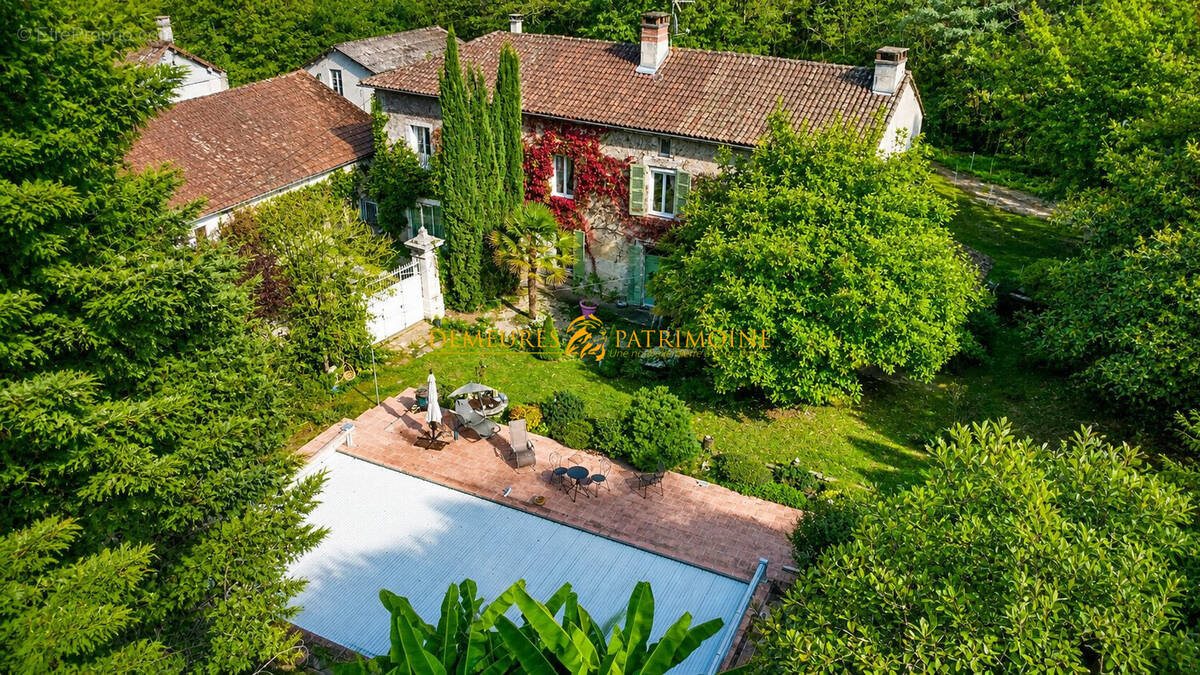 Maison à vendre, 304m², Nontron