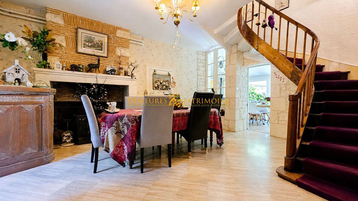 Maison à vendre, 304m², Nontron