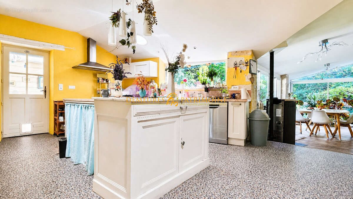 Maison à vendre, 304m², Nontron