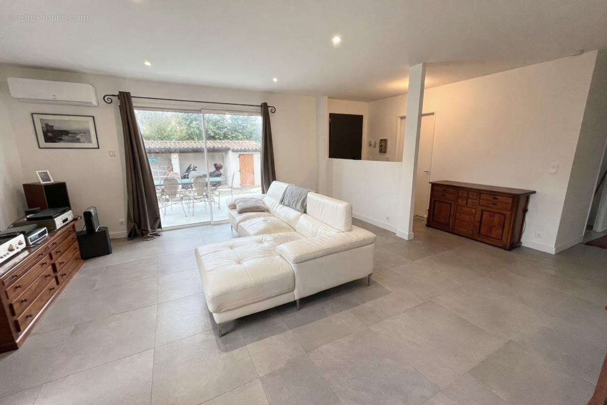 Maison à vendre, 95m², Gratentour