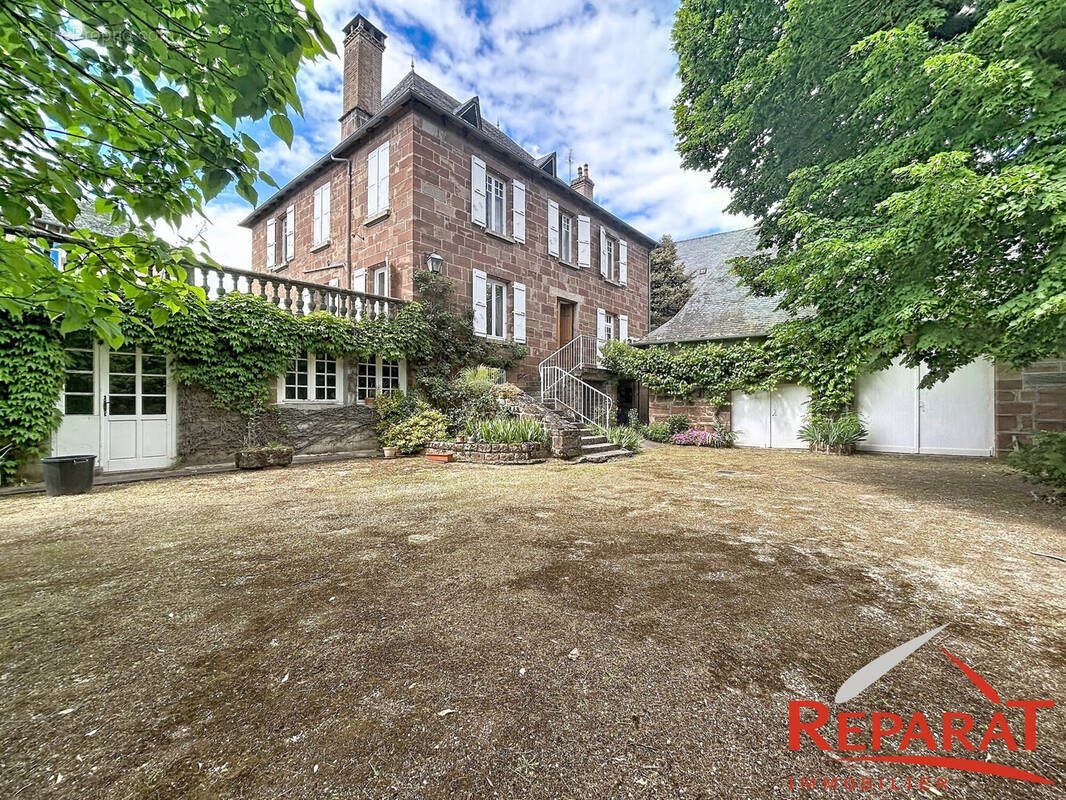 Maison à vendre, 274m², Saint-Pantaléon-de-Larche