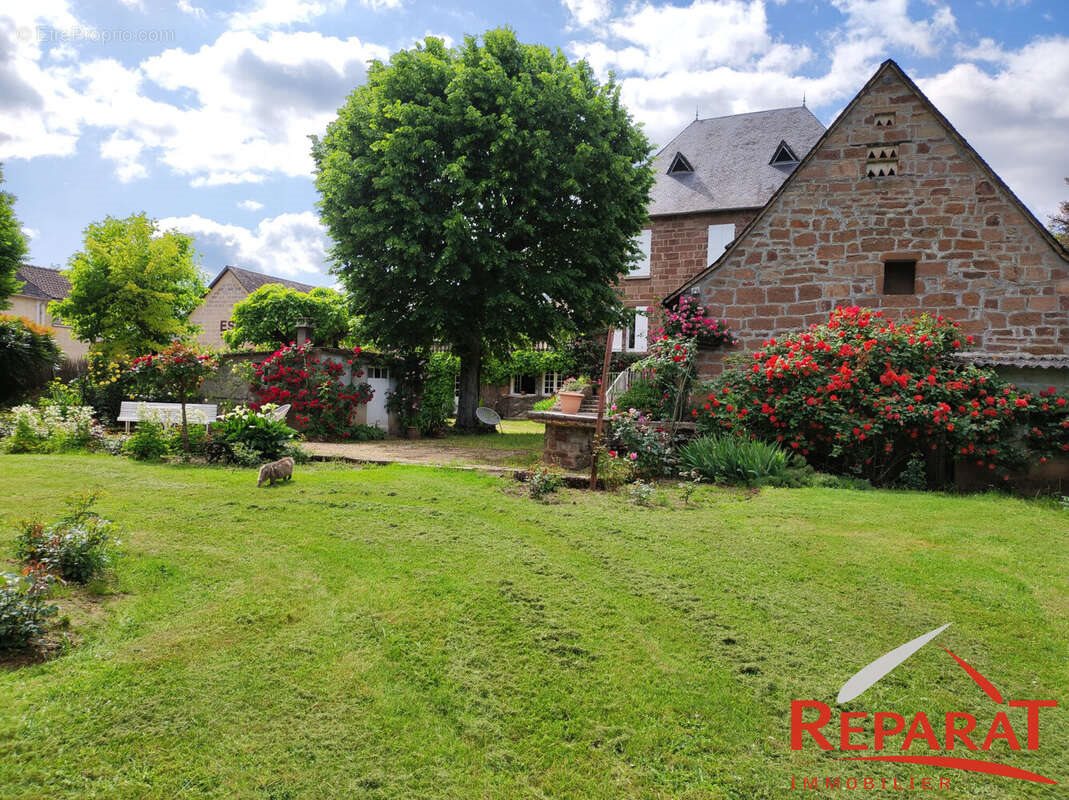 Maison à vendre, 274m², Saint-Pantaléon-de-Larche