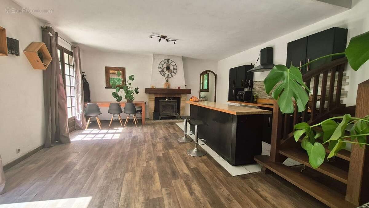 Maison à vendre, 93m², Grun-Bordas