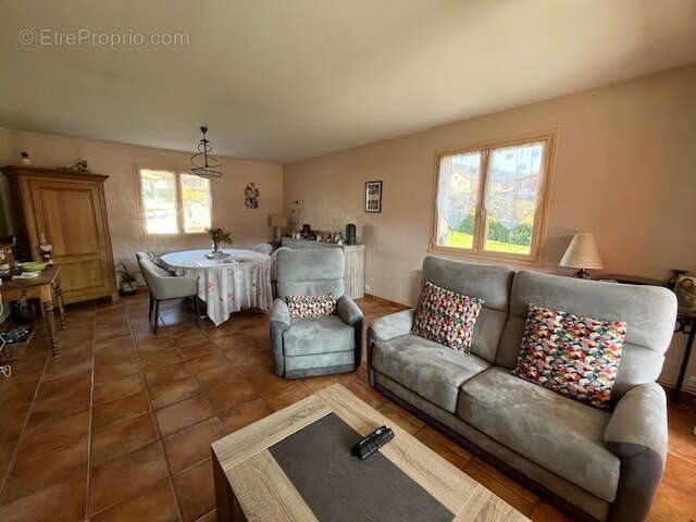 Maison à vendre, 107m², Vertolaye