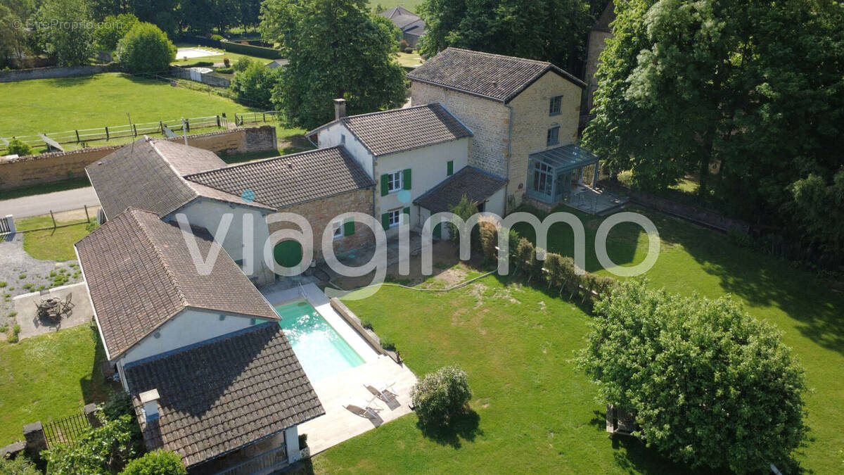 Maison à vendre, 249m², Mâcon