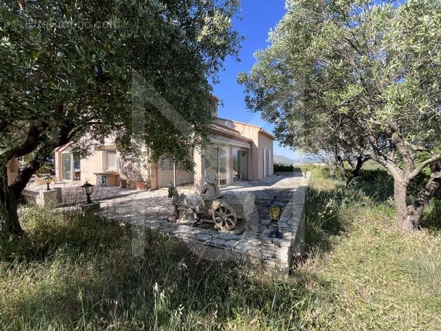 Maison à vendre, 151m², Peyrolles-en-Provence