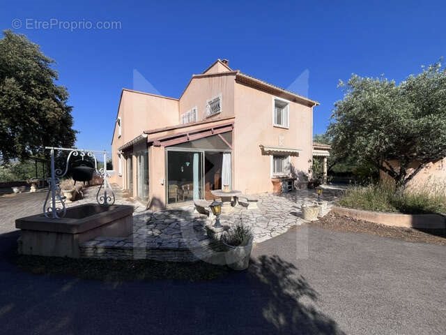 Maison à vendre, 151m², Peyrolles-en-Provence