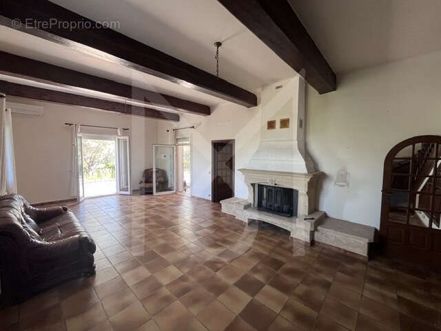 Maison à vendre, 151m², Peyrolles-en-Provence