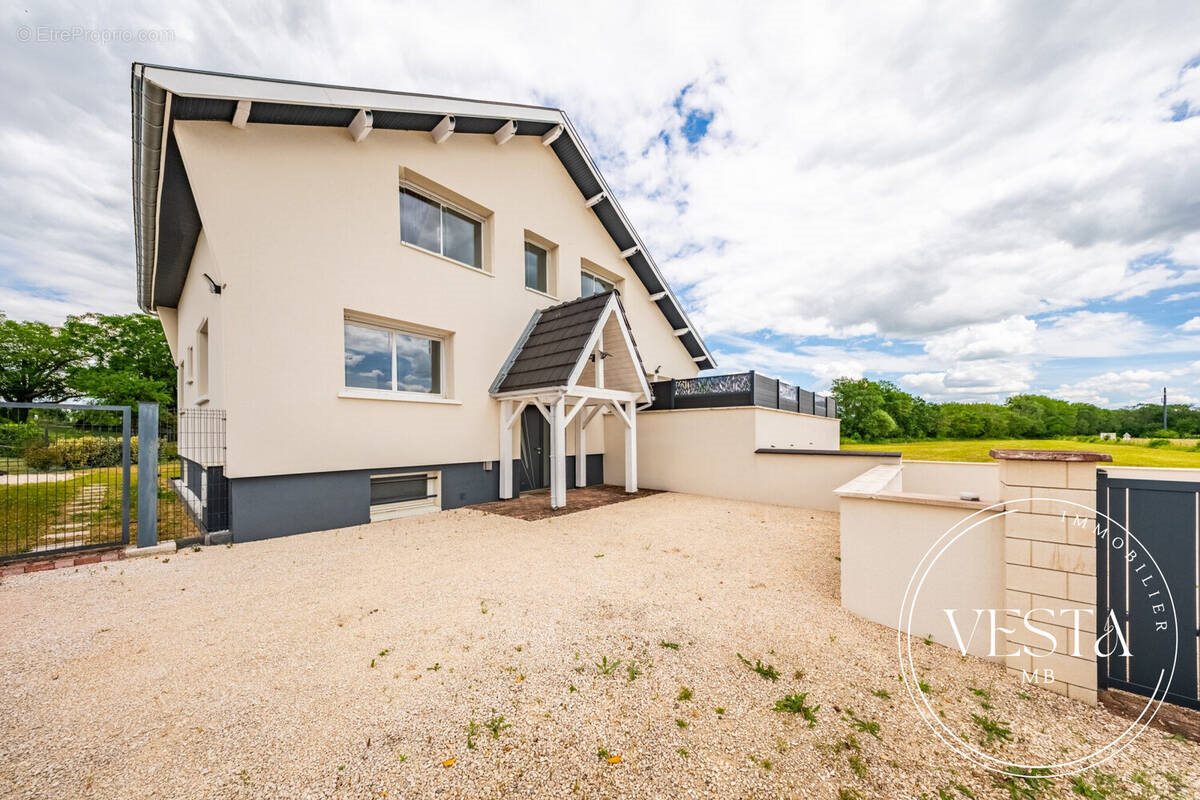 Maison à vendre, 183m², Bretenière