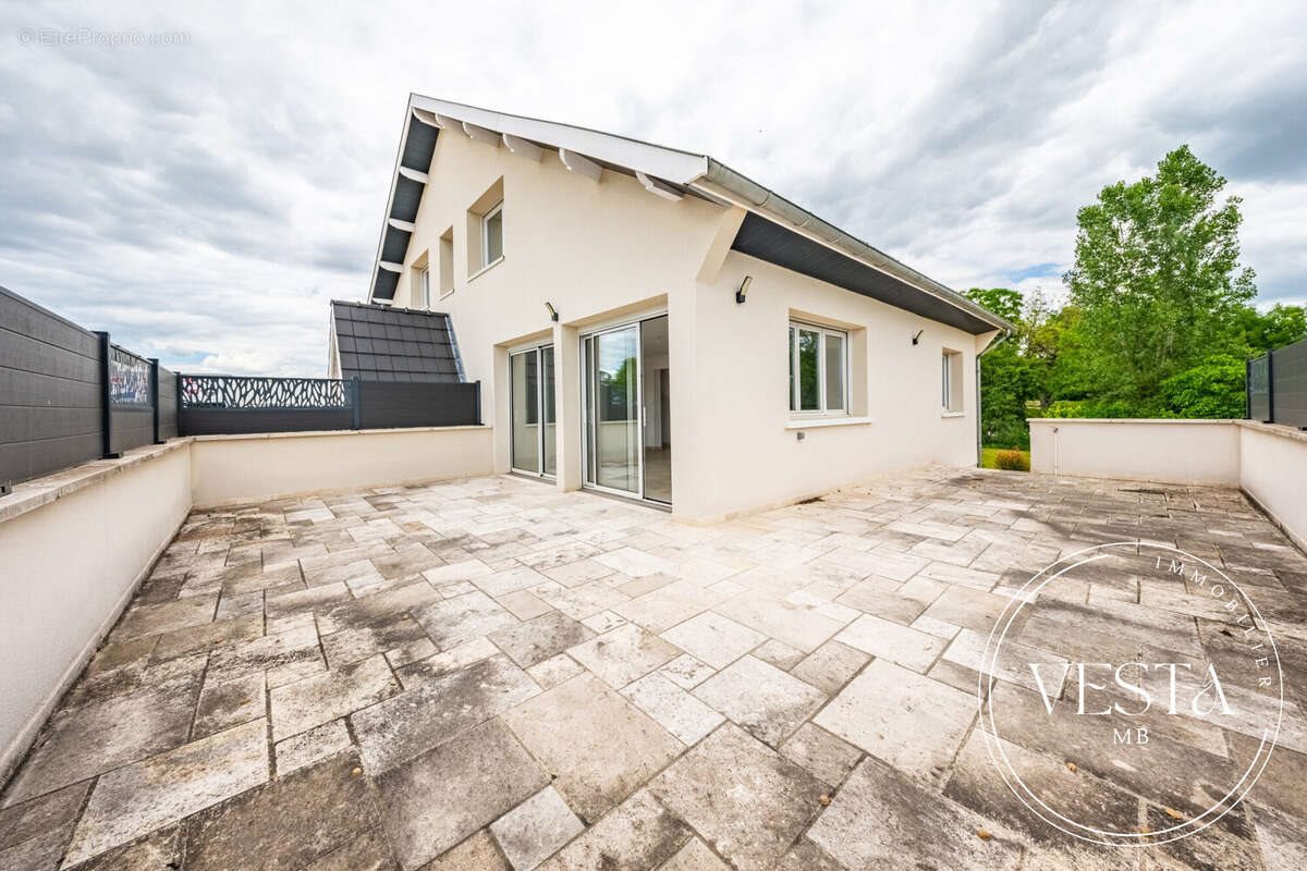 Maison à vendre, 183m², Bretenière