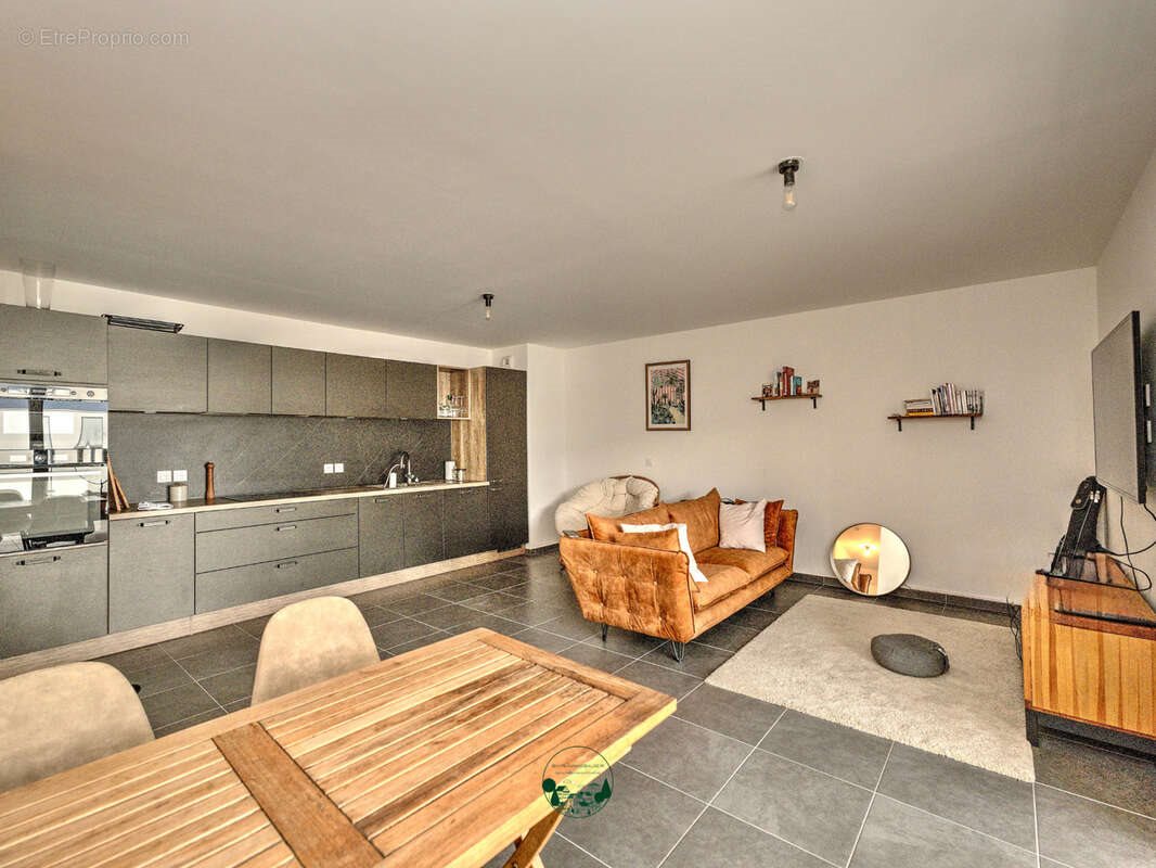 Appartement à vendre, 70m², Saint-Genis-Pouilly