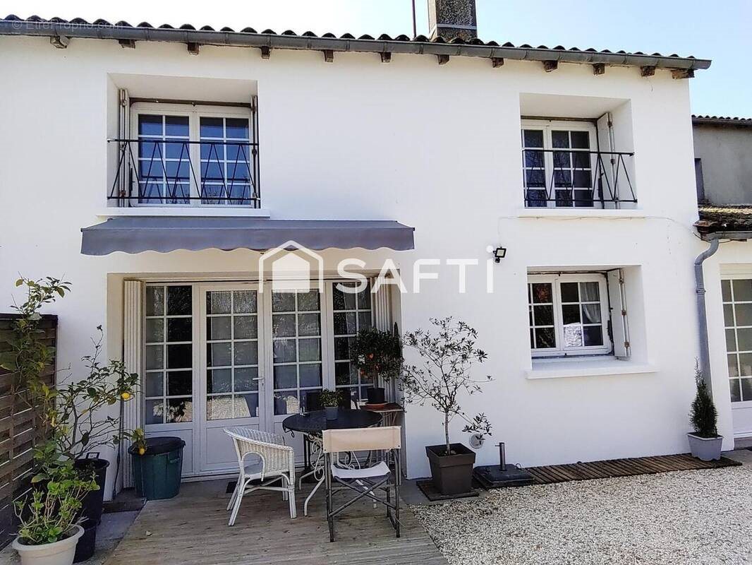 Maison à vendre, 175m², Saint-Genis-de-Saintonge
