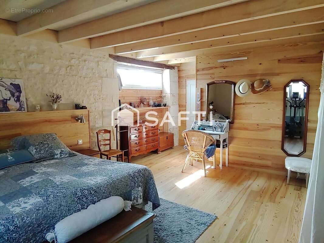 Maison à vendre, 175m², Saint-Genis-de-Saintonge