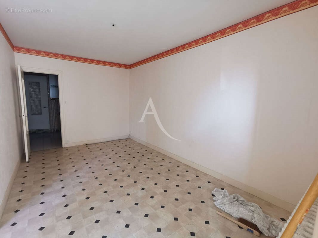 Maison à vendre, 77m², Saint-Claude-de-Diray