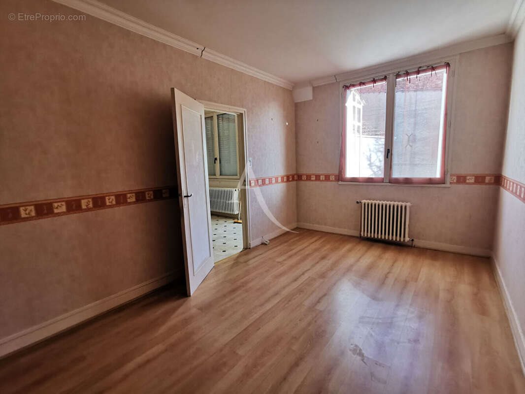 Maison à vendre, 77m², Saint-Claude-de-Diray