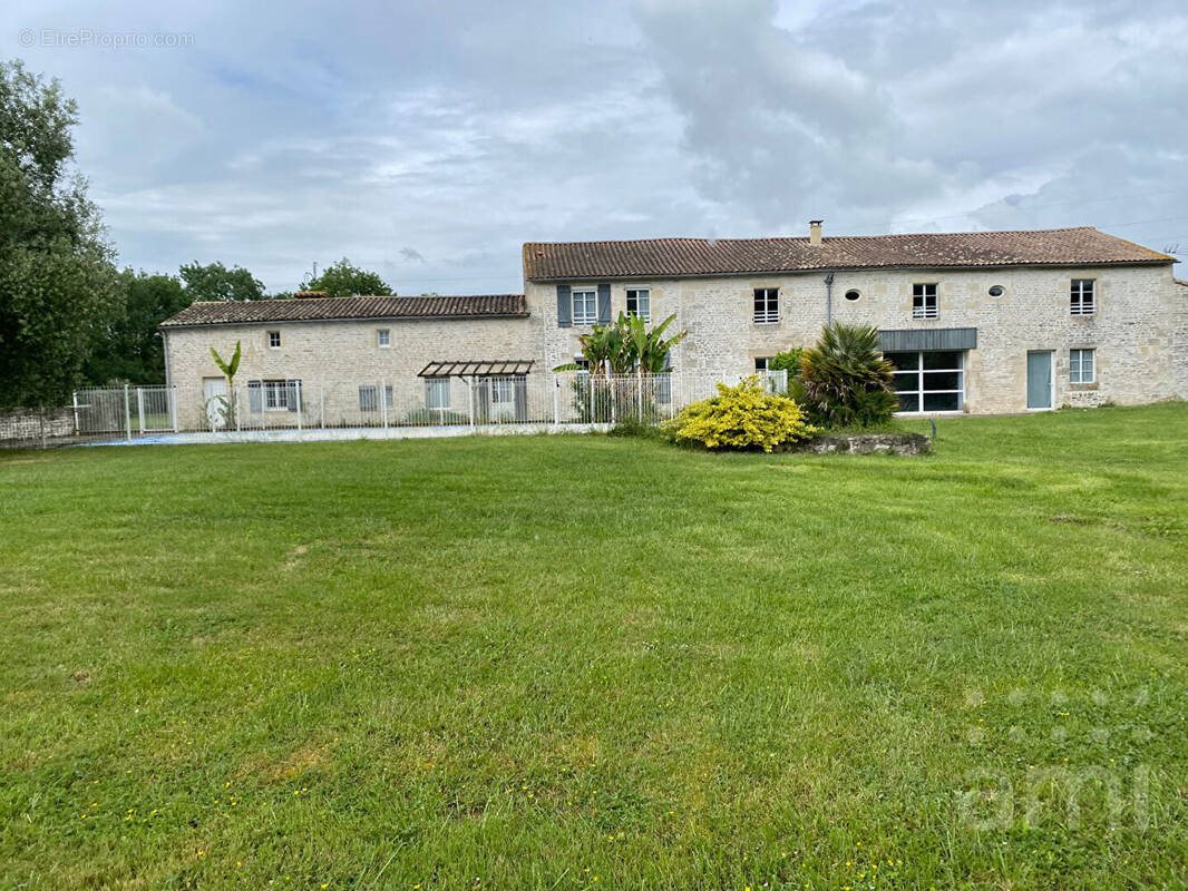Maison à vendre, 400m², Aiffres