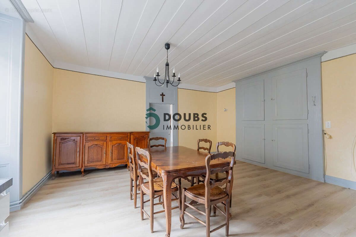 Appartement à vendre, 150m², Orchamps-Vennes