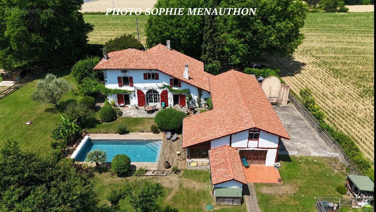 Maison à vendre, 310m², Urt