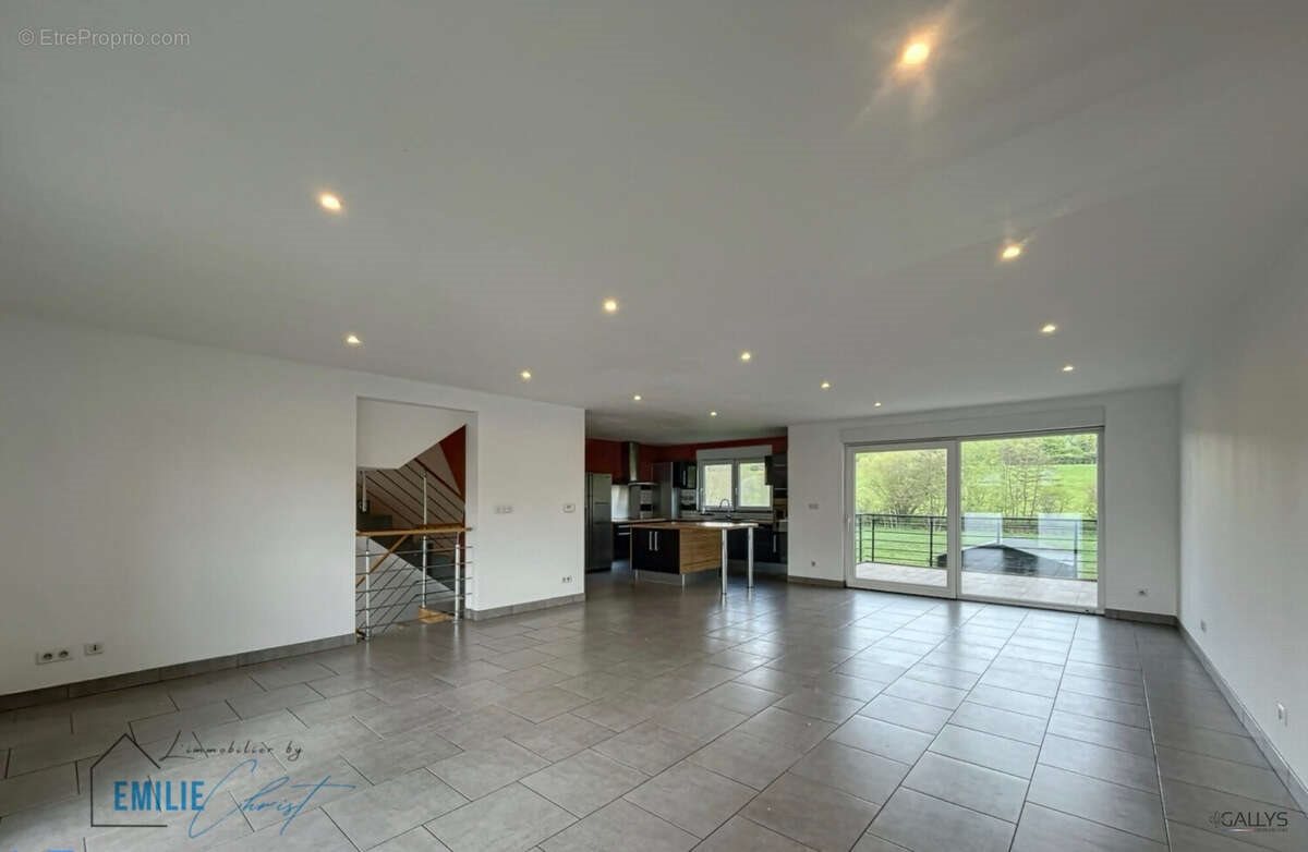 Maison à vendre, 136m², Oudrenne