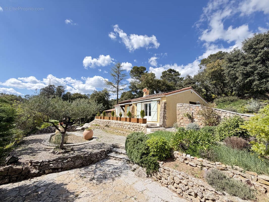 Maison à vendre, 93m², Tourtour