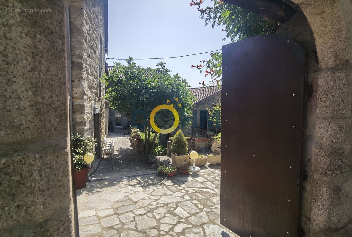 Maison à vendre, 590m², Concoules