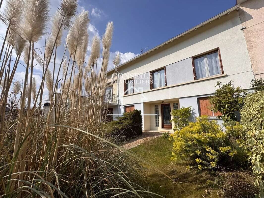 Maison à vendre, 142m², Saint-Julien-du-Sault