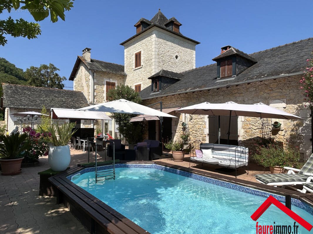 Maison à vendre, 390m², Terrasson-Lavilledieu