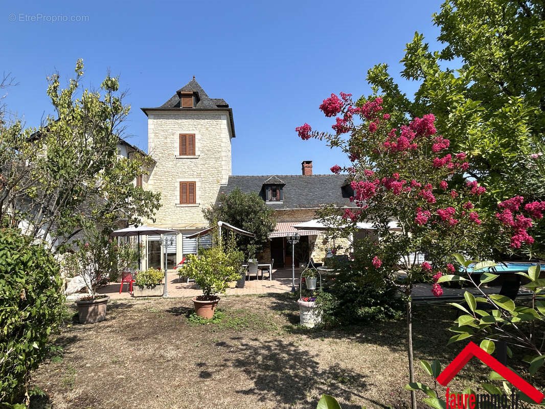 Maison à vendre, 390m², Terrasson-Lavilledieu