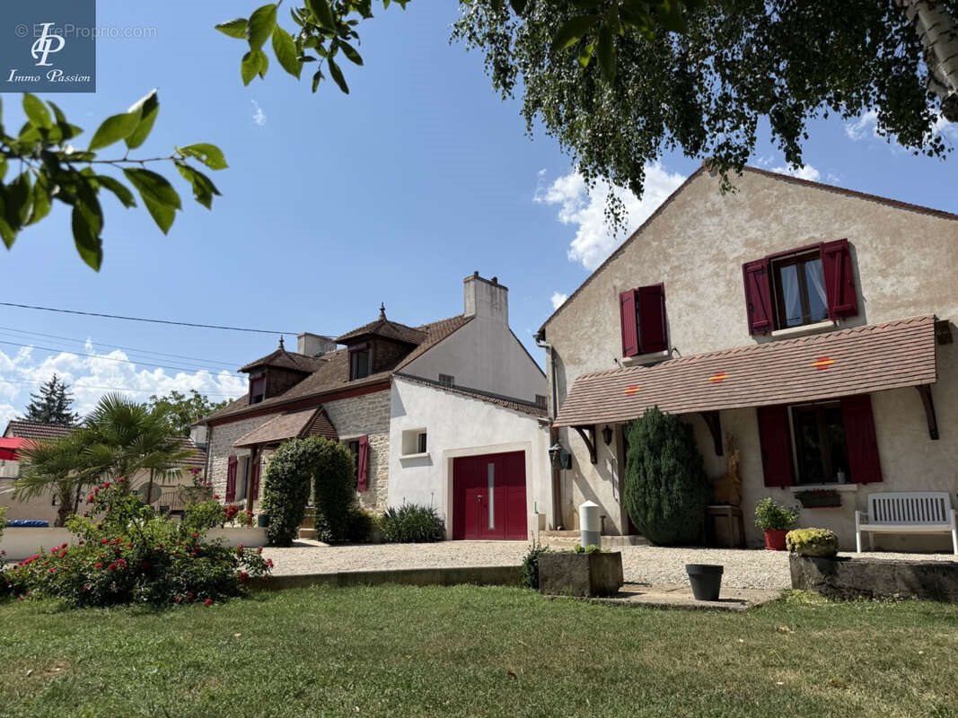 Maison à vendre, 258m², Longecourt-en-Plaine