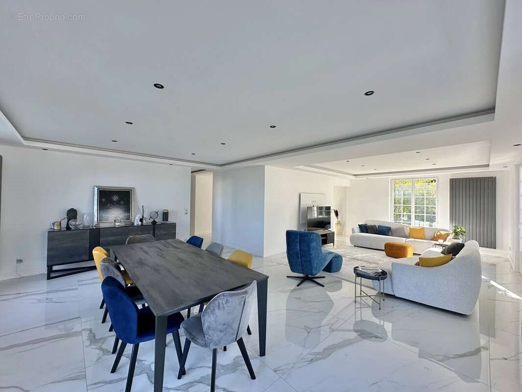 Maison à vendre, 260m², Chessy