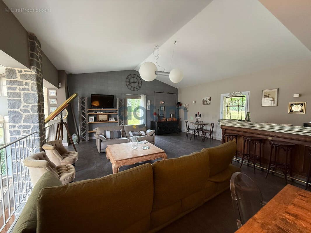 Maison à vendre, 211m², Nesmy