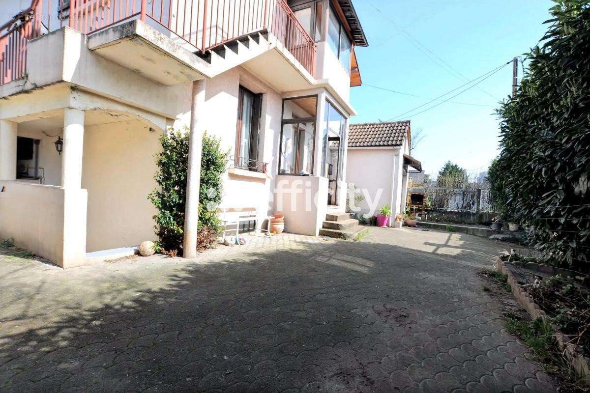 Appartement à vendre, 81m², Vénissieux