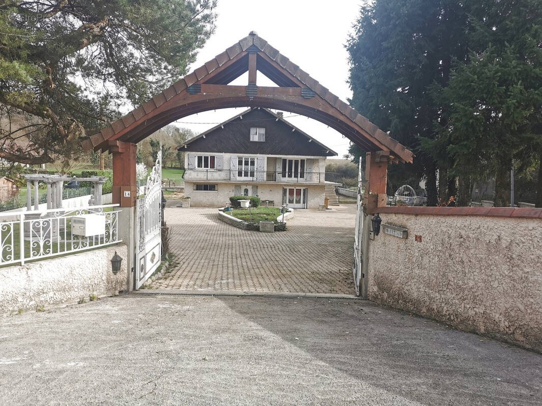 Maison à vendre, 225m², Saint-Baudille-de-la-Tour