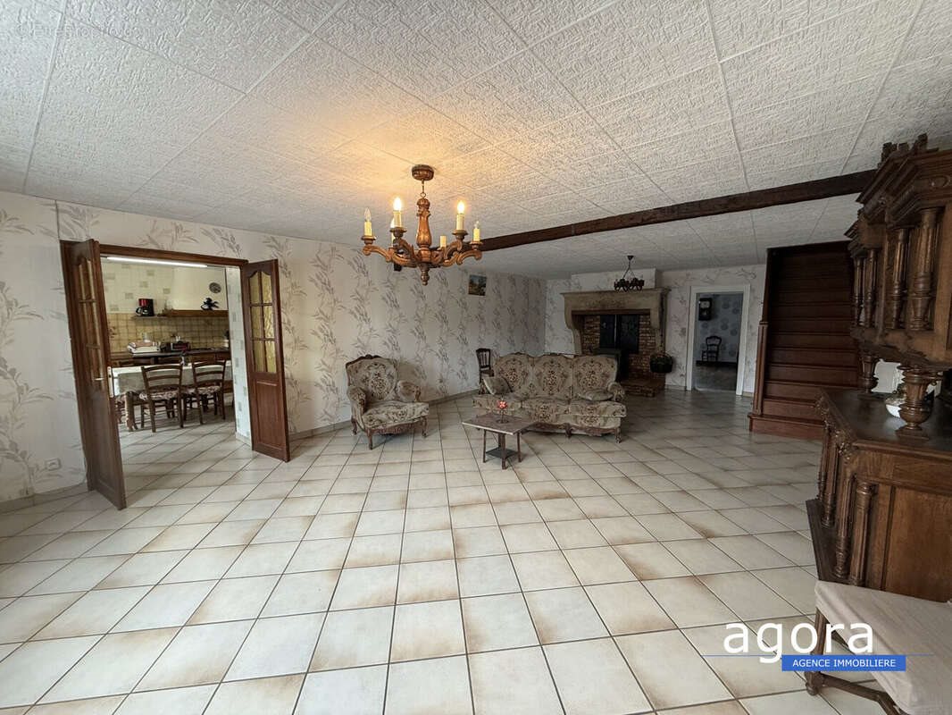 Maison à vendre, 159m², Lantéfontaine