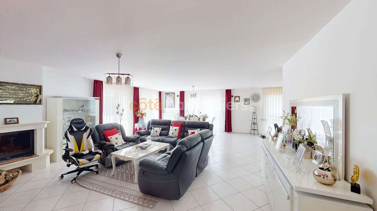 Maison à vendre, 198m², Mortagne-sur-Sèvre